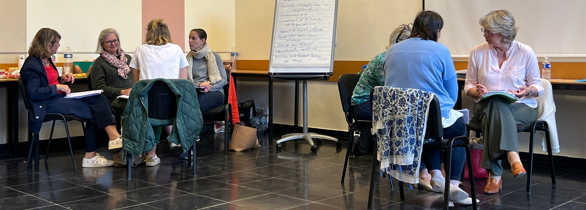 Travail de groupes, en formation